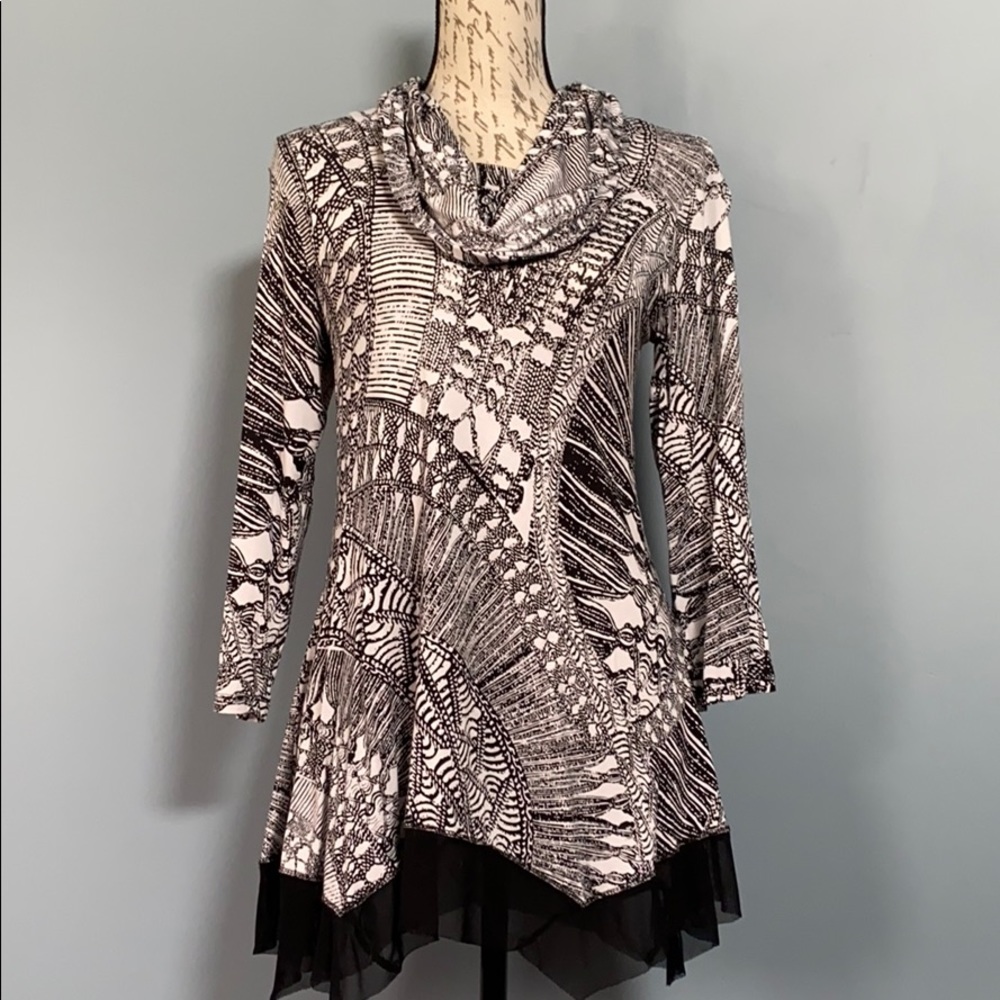 Black and White Swing Top